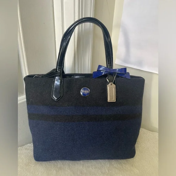 Coach Tote Bag EUC - Picture 8 of 12